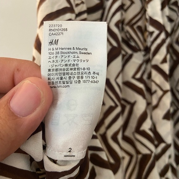 Marni by H&M stunning 100% silk halter style, peak of your back and tie closure. - Picture 8 of 10